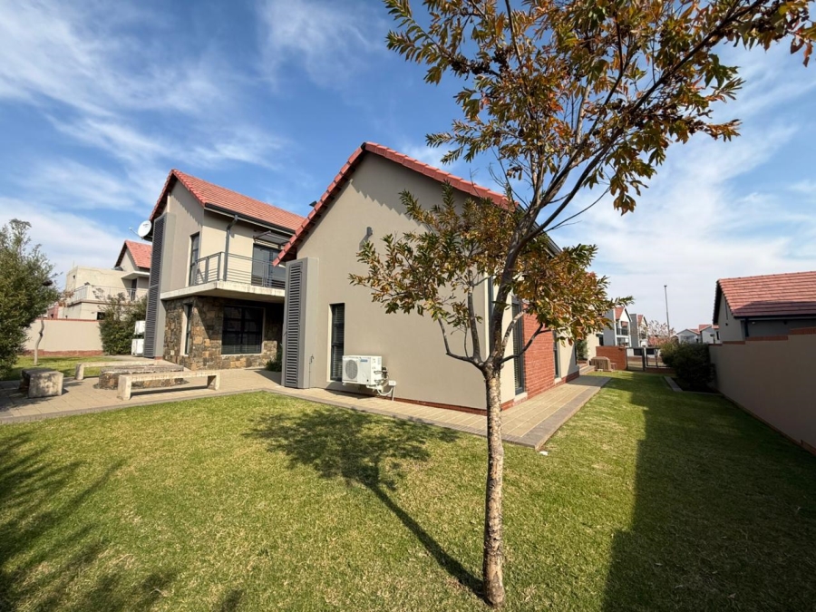 To Let 4 Bedroom Property for Rent in Wild Olive Estate Free State